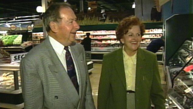 Germain et Rolande Pelletier, à l'occasion du 40e anniversaire des Supermarchés GP, en 1998. Germain et Rolande Pelletier, à l'occasion du 40e anniversaire des Supermarchés GP, en 1998.
