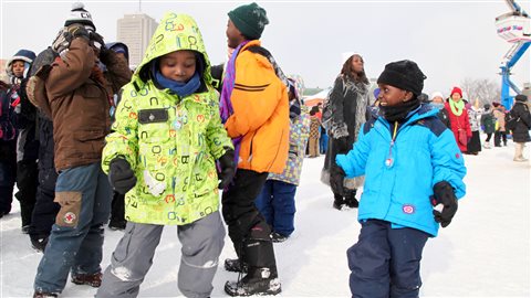 Des jeunes immigrants découvrent le Carnaval de Québec Des jeunes immigrants découvrent le Carnaval de Québec