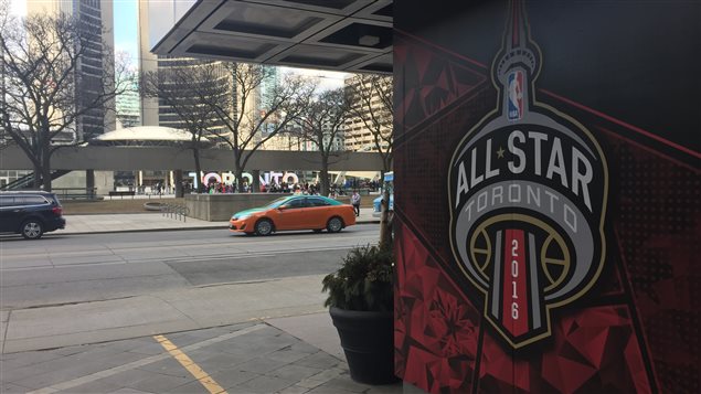 Le match des étoiles de la NBA aura lieu, dimanche, à Toronto. Le match des étoiles de la NBA aura lieu, dimanche, à Toronto.