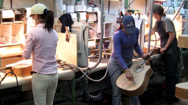 L'usine de guitares Godin à La Patrie L'usine de guitares Godin à La Patrie