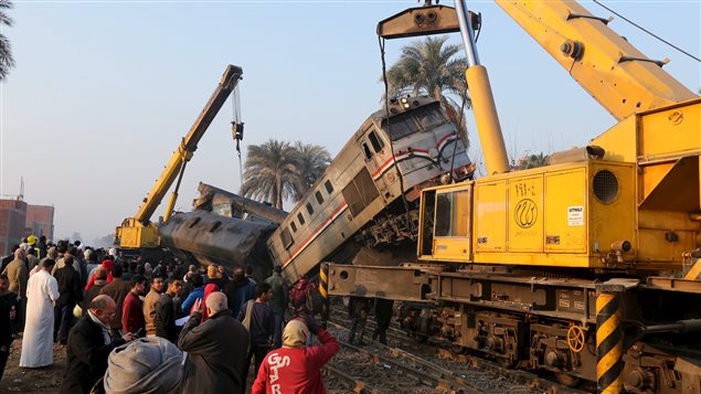 Les accidents ferroviaires sont fréquents en Égypte en raison du mauvais entretien des infrastructures. Les accidents ferroviaires sont fréquents en Égypte en raison du mauvais entretien des infrastructures.