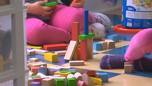 Depuis le 1er avril 2015, le coût d'une place en CPE est calculé en fonction du revenu des parents, ce qui représenté un casse-tête pour ceux qui s’apprêtent à remplir leur déclaration de revenus. Depuis le 1er avril 2015, le coût d'une place en CPE est calculé en fonction du revenu des parents, ce qui représenté un casse-tête pour ceux qui s’apprêtent à remplir leur déclaration de revenus.