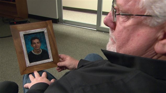 Le fils de Gregg Thomson, Stan, est mort à 18 ans dans un accident impliquant un jeune conducteur qui avait consommé de la marijuana. Le fils de Gregg Thomson, Stan, est mort à 18 ans dans un accident impliquant un jeune conducteur qui avait consommé de la marijuana.