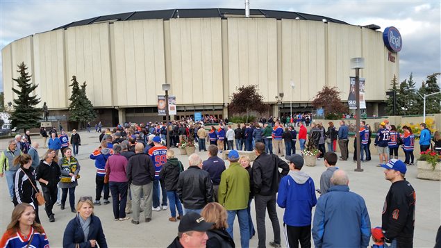 La place Rexall, domicile des Oilers d'Edmonton entre 1974 et 2016. La place Rexall, domicile des Oilers d'Edmonton entre 1974 et 2016.