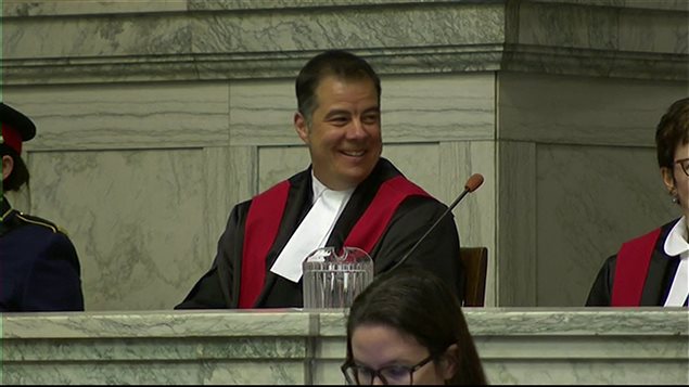 Kael McKenzie, juge à la Cour provinciale du Manitoba Kael McKenzie, juge à la Cour provinciale du Manitoba