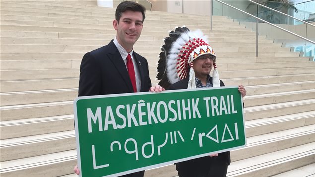 Le maire d'Edmonton Don Iveson et le chef cri d'Enoch Billy Morin. Le maire d'Edmonton Don Iveson et le chef cri d'Enoch Billy Morin.