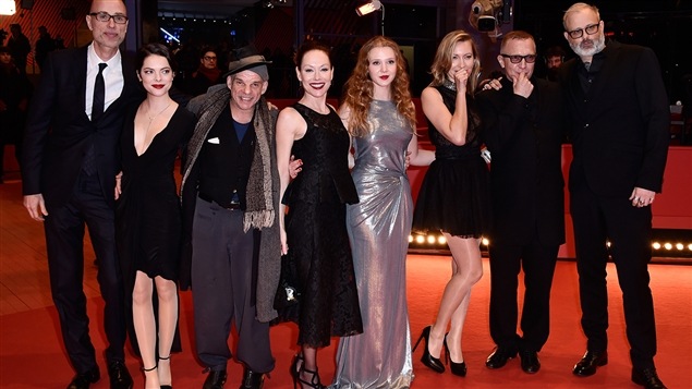 James Hyndman, Laetitia Isambert-Denis, Denis Lavant, Simone-Élise Girard, Isolda Dychauk, Dounia Sichov, Bruce LaBruce et Denis Côté
James Hyndman, Laetitia Isambert-Denis, Denis Lavant, Simone-Élise Girard, Isolda Dychauk, Dounia Sichov, Bruce LaBruce et Denis Côté