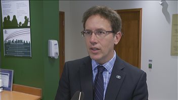 Stéphane Gigère est le gestionnaire de la Société des logements communautaires d'Ottawa. Stéphane Gigère est le gestionnaire de la Société des logements communautaires d'Ottawa.