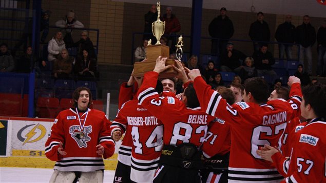 Les Seigneurs des Mille-Îles bantam AAA sont champions de deux tournois cette saison. Les Seigneurs des Mille-Îles bantam AAA sont champions de deux tournois cette saison.
