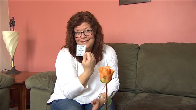 Une femme a reçu une femme et une carte pour la Saint-Valentin lorsqu'elle a été arrêtée par un policier de Sainte-Anne. Une femme a reçu une femme et une carte pour la Saint-Valentin lorsqu'elle a été arrêtée par un policier de Sainte-Anne.