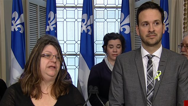 Manon Leclerc, coordonnatrice de l'organisme L'ABC des Hauts Plateaux et le porte-parole de l'opposition en matière d'Éducation, Recherche et Persévérance scolaire, Alexandre Cloutier. Manon Leclerc, coordonnatrice de l'organisme L'ABC des Hauts Plateaux et le porte-parole de l'opposition en matière d'Éducation, Recherche et Persévérance scolaire, Alexandre Cloutier.