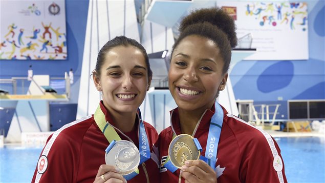 Pamela Ware et Jennifer Abel avec leur médaille d'argent et d'or après la finale du 3 m aux Jeux panaméricains à Toronto en 2015. Pamela Ware et Jennifer Abel avec leur médaille d'argent et d'or après la finale du 3 m aux Jeux panaméricains à Toronto en 2015.