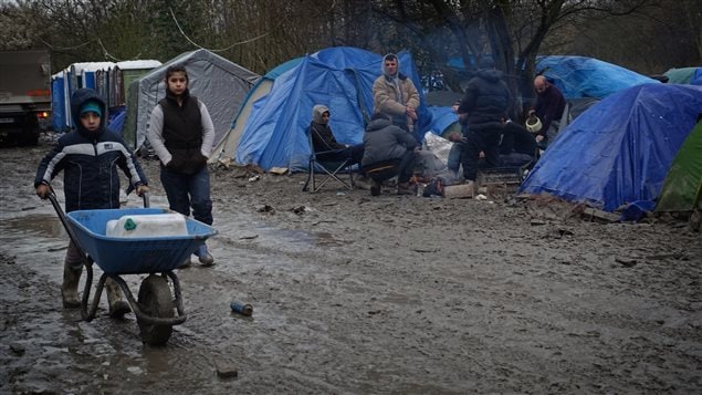 Le camp de réfugiés de Grande-Synthe, dans le nord de la France Le camp de réfugiés de Grande-Synthe, dans le nord de la France