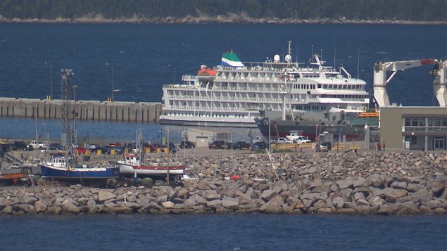 Bateau de croisières internationales à Baie-Comeau. Bateau de croisières internationales à Baie-Comeau.