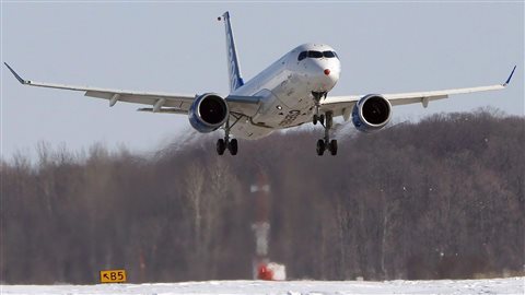 Un CS300 de Bombardier effectue son premier vol à l'aéroport de Mirabel Un CS300 de Bombardier effectue son premier vol à l'aéroport de Mirabel