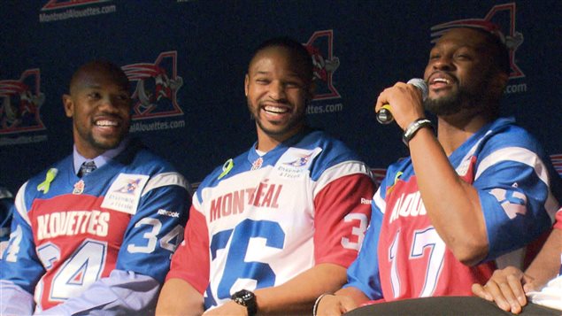 Kyries Hebert (34), Daryl Townsend (36) et Billy Parker (17) ont visiblement apprécié leur visite à la Polyvalente Calixa-Lavallée Kyries Hebert (34), Daryl Townsend (36) et Billy Parker (17) ont visiblement apprécié leur visite à la Polyvalente Calixa-Lavallée