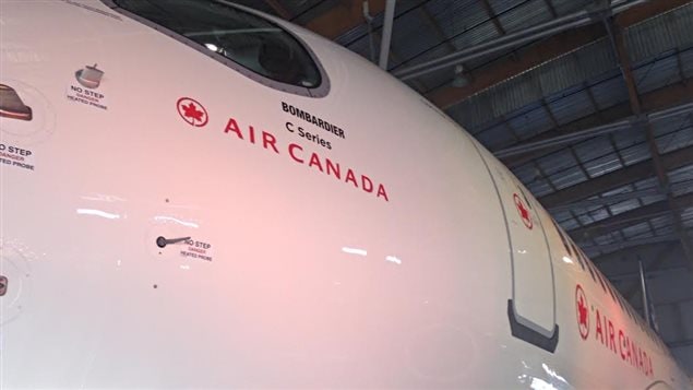 Le nez d'un appareil CS300 de Bombardier Le nez d'un appareil CS300 de Bombardier