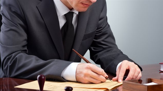 Un avocat dans son bureau Un avocat dans son bureau