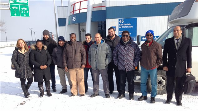 Le groupe d’immigrants à leur arrivée à Montmagny. Le groupe d’immigrants à leur arrivée à Montmagny.
