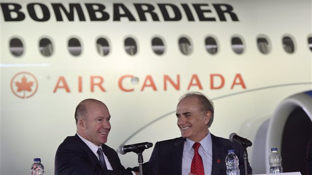 Le président et chef de la direction de Bombardier, Alain Bellemare, serre la main du président et chef de la direction d'Air Canada, Calin Rovinescu lors d'une conférence de presse le 17 février 2016. Le président et chef de la direction de Bombardier, Alain Bellemare, serre la main du président et chef de la direction d'Air Canada, Calin Rovinescu lors d'une conférence de presse le 17 février 2016.