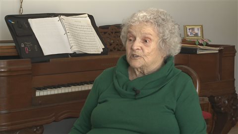 Léonie Gareau la fille de l'enseignante Dolores Roberge Léonie Gareau la fille de l'enseignante Dolores Roberge