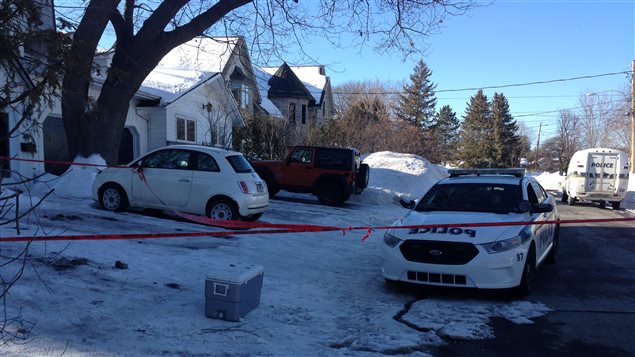 Un important déploiement policier est en cours à Gatineau à la suite d'une fusillade qui a fait un blessé, dans la nuit de samedi à dimanche. Un important déploiement policier est en cours à Gatineau à la suite d'une fusillade qui a fait un blessé, dans la nuit de samedi à dimanche.