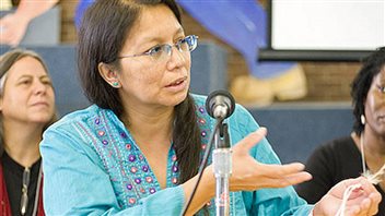Judy Da Silva, membre de la Première Nation Grassy Narrows croit que l'accès à de l'eau potable est un droit fondamental de la personne Judy Da Silva, membre de la Première Nation Grassy Narrows croit que l'accès à de l'eau potable est un droit fondamental de la personne
