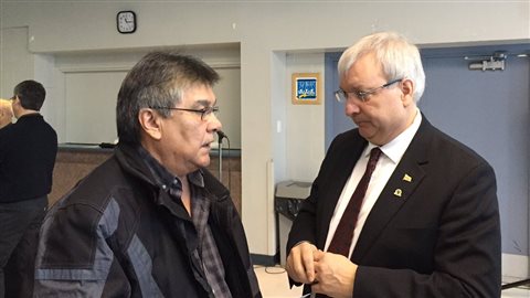 Le chef de la communauté de Wolf Lake, Harry St-Denis, veut conserver les droits ancestraux des communautés autochtones du Témiscamingue sur le territoire du futur Parc Opémican Le chef de la communauté de Wolf Lake, Harry St-Denis, veut conserver les droits ancestraux des communautés autochtones du Témiscamingue sur le territoire du futur Parc Opémican