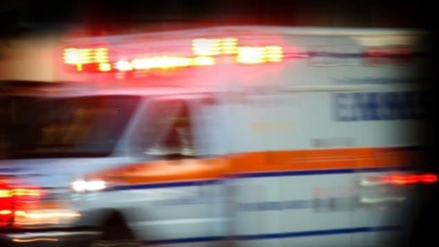 Une ambulance. Une ambulance.