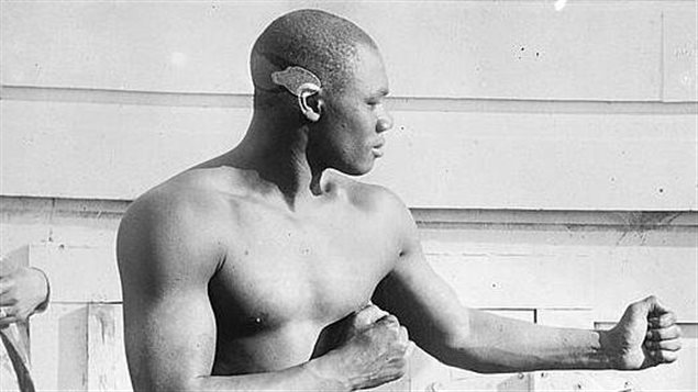 Sam Langford qui pose pour la caméra au début du 20e siècle. Sam Langford qui pose pour la caméra au début du 20e siècle.