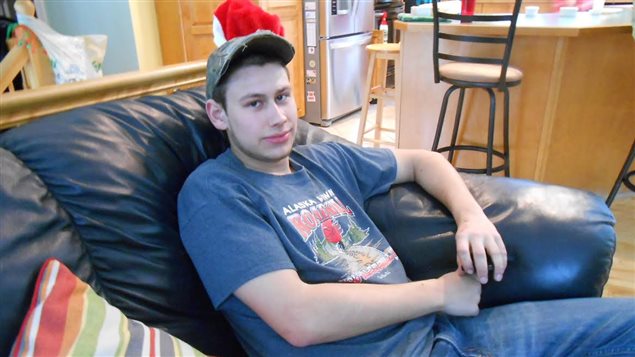 Brady Grattan est mort au début de février après une soirée où il avait joué un jeu où le perdant devait boire de l'alcool cul sec. Brady Grattan est mort au début de février après une soirée où il avait joué un jeu où le perdant devait boire de l'alcool cul sec.
