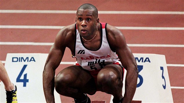 Bruny Surin qui se concentre avant son départ au 60 m aux Championnats du monde d'athlétisme en salle au Stade Bercy à Paris en 1997. Bruny Surin qui se concentre avant son départ au 60 m aux Championnats du monde d'athlétisme en salle au Stade Bercy à Paris en 1997.