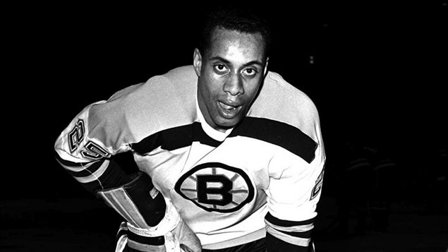 Willie O’Ree en 1960 quand il jouait pour les Bruins de Boston. Willie O’Ree en 1960 quand il jouait pour les Bruins de Boston.