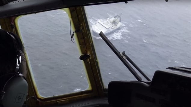Le F/V Saputi en difficulté. Le F/V Saputi en difficulté.