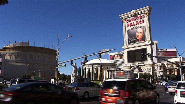 L'affiche du concert de Céline Dion sur la marquise du Caesars Palace à Las Vegas L'affiche du concert de Céline Dion sur la marquise du Caesars Palace à Las Vegas