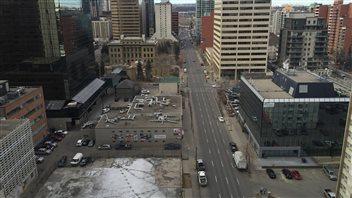 Le centre-ville de Calgary peut parfois avoir l'air désert. Le centre-ville de Calgary peut parfois avoir l'air désert.