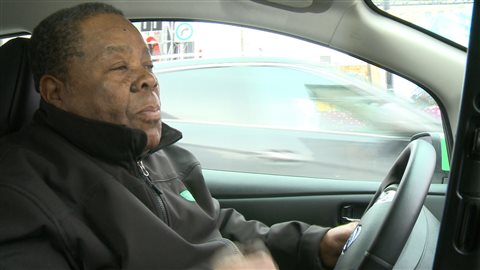 Wilfrid, chauffeur d'un taxi Téo Wilfrid, chauffeur d'un taxi Téo