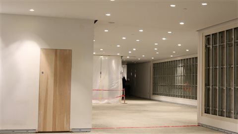 L'oeuvre de Riopelle sera installée dans le Passage Riopelle faisant le lien entre les anciens bâtiments et le nouveau. L'oeuvre de Riopelle sera installée dans le Passage Riopelle faisant le lien entre les anciens bâtiments et le nouveau.