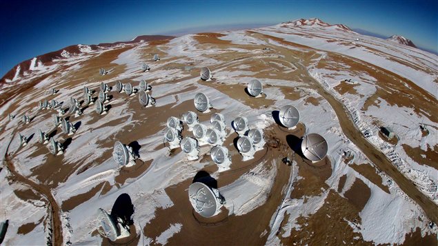 Le grand réseau d'antennes (sub-)millimétrique de l'Atacama (ALMA) Le grand réseau d'antennes (sub-)millimétrique de l'Atacama (ALMA)