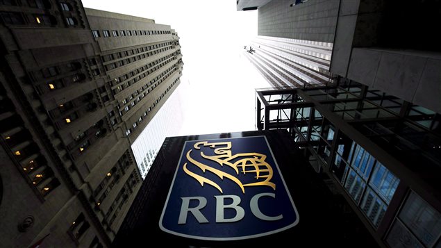Un logo de la Banque Royale au centre-ville de Toronto. Un logo de la Banque Royale au centre-ville de Toronto.