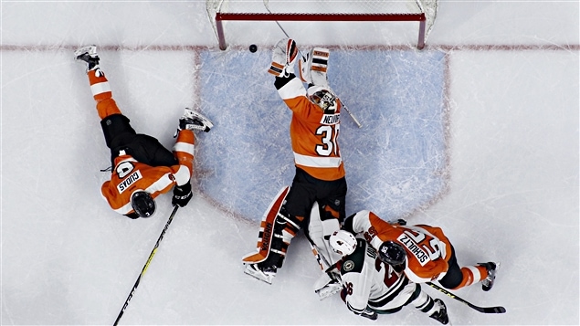 Michal Neuvirth sauve la victoire des Flyers avec moins de cinq secondes au cadran Michal Neuvirth sauve la victoire des Flyers avec moins de cinq secondes au cadran