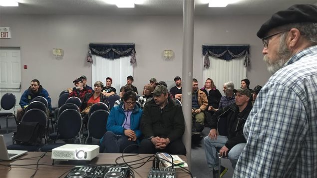Des acériculteurs dans une salle de réunion Des acériculteurs dans une salle de réunion