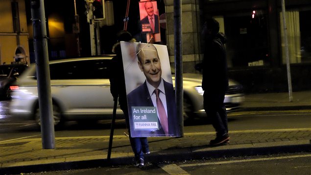 Une pancarte du chef du parti irlandais Fianna Fail, Micheal Martin. Une pancarte du chef du parti irlandais Fianna Fail, Micheal Martin.