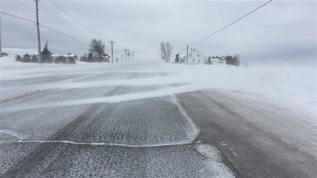 Lames de neige sur la route 382. Lames de neige sur la route 382.