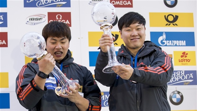 Won Yun-jong (gauche) et Seo Young-woo (droite) Won Yun-jong (gauche) et Seo Young-woo (droite)
