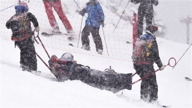 Lindsey Vonn descendue en civière après sa chute à Andorre Lindsey Vonn descendue en civière après sa chute à Andorre
