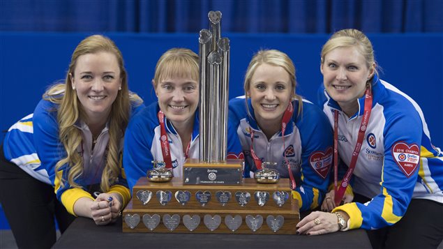 Les membres de l'équipe de l'Alberta, championnes du Tournoi des coeurs: la capitaine Chelsea Carey, Amy Nixon, Jocelyn Peterman et Laine Peters Les membres de l'équipe de l'Alberta, championnes du Tournoi des coeurs: la capitaine Chelsea Carey, Amy Nixon, Jocelyn Peterman et Laine Peters