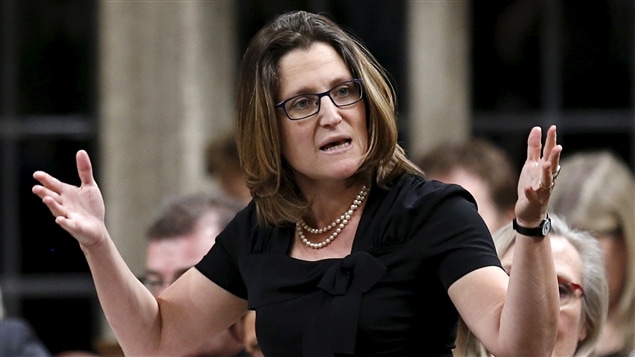 La ministre canadienne du Commerce international, Chrystia Freeland, lors d'une période de questions à la Chambre des communes du Canada. La ministre canadienne du Commerce international, Chrystia Freeland, lors d'une période de questions à la Chambre des communes du Canada.