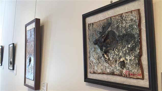 Des oeuvres de la peintre Yuliya Chernyshova réalisées sur des écorces de bouleau. Des oeuvres de la peintre Yuliya Chernyshova réalisées sur des écorces de bouleau.