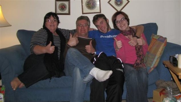 La famille de Kailey Baum. Hydee, Conrad, Cory et Kailey. La famille de Kailey Baum. Hydee, Conrad, Cory et Kailey.